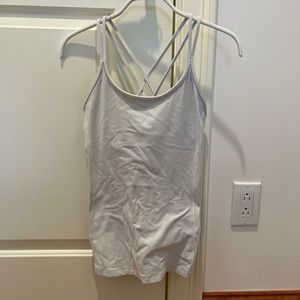 Lululemon white tank top. Size 4. Very good condition.